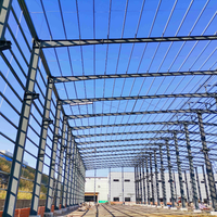 Atelier, garage, hangar, entrepôt en structure métallique préfabriquée à construction rapide, design moderne, livré et installé, pour usine industrielle