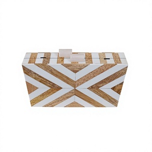 Caja de Joyería de Resina Hecha a Mano con Patrón de Madera, Decoración Artística para el Hogar, Forma Irregular, Artesanía - Product Image 1