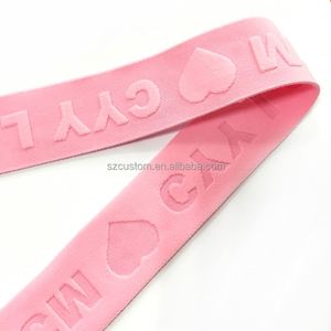 Logo personnalisé gravé sur bande élastique pour femme sportive - Product Image 6