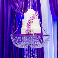 Support de gâteau de mariage suspendu en cristal transparent de style lustre pour événement festif