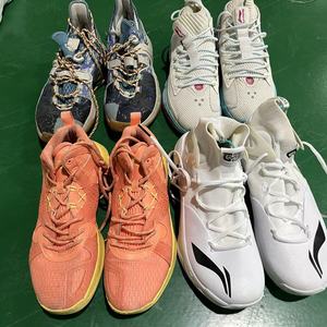 Venta caliente de <span class=keywords><strong>zapatos</strong></span> de baloncesto de Marca China usada, pacas de segunda mano, venta al por mayor, ropa deportiva para hombres, Ukay <span class=keywords><strong>zapatos</strong></span> baratos, venta del 2017 - Product Image 3