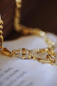 Xinfly Joyería Fina, Collar con Colgante Solitario Triangular y Cadena Cubana con Iniciales Personalizadas en Oro de 18K, Joyería de Fantasía para Mujer - Product Image 3