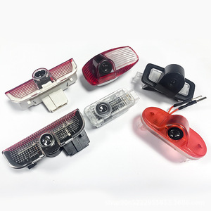 Luce Decorativa per Portiera Auto <span class=keywords><strong>Porsche</strong></span> Panamera/<span class=keywords><strong>Macan</strong></span>/Cayenne/Taycan, Proiettore Logo Lampeggiante di Benvenuto 12V, Accessorio con 3 Mesi di Garanzia - Product Image 2