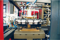 Machine de soufflage de bouteilles PET à structure compacte 1500BPH pour bouteilles de 1,5L dans les industries des boissons, des condiments et des cosmétiques