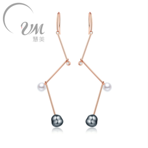Pendientes colgantes de oro de 18 quilates con perlas de forma única Estilo clásico Elegancia distintiva para fiesta o regalo de Año Nuevo - Product Image 1