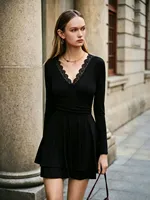 Robe noire pour femme à manches longues, col en V, avec dentelle, coupe ajustée, ourlet à volants, style A-line, prête à être expédiée