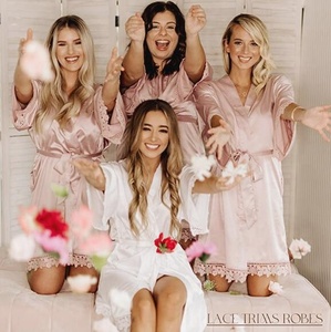 Robes de mariée en soie satinée personnalisées avec logo, pour femmes, avec bordure en dentelle, pour la mariée, les demoiselles <span class=keywords><strong>d</strong></span>'<span class=keywords><strong>honneur</strong></span>, les filles <span class=keywords><strong>d</strong></span>'<span class=keywords><strong>honneur</strong></span>, <span class=keywords><strong>robe</strong></span> de matin - Product Image 5