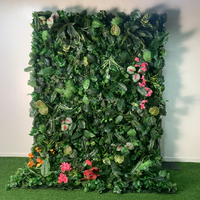Panel de Fondo Verde y Floral MoKtong con Combinación de Rosas de Seda y Boj Artificial para Decoración de Escenarios y Salones de Eventos
