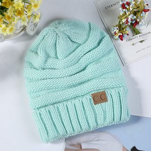 Bán buôn nóng Bán mũ mùa đông ấm áp cho người đàn ông và phụ nữ cổ điển Acrylic tùy chỉnh thêu logo đan Mũ len - Product Image 4