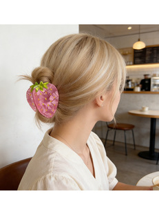 甘い創造性あふれるフルーツシャークヘアクリップ、キュートなイチゴ型ヘアピン、女性用デイリーヘアアクセサリー - Product Image 6