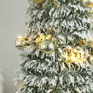 Arbre de Noël floqué de neige pré-éclairé populaire de 6 pieds avec lumière LED chaude - Product Image 3