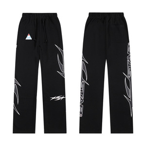 Pantalon long délavé et vieilli de la série Hellman, coupe légèrement évasée et silhouette droite, style rétro et décontracté. - Product Image 3