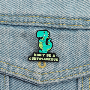 Wees Geen Cuntasaurous Emaille Pin Blauwgroene Dinosaurus Cartoon Broche Revers Badge Sieraden Geschenk Groothandel - Product Image 1