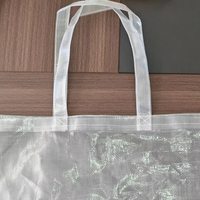 Grands sacs fourre-tout transparents personnalisés Sac en plastique tissé pp transparent réutilisable pour les achats sur la plage avec logo personnalisé