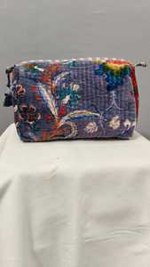 Juego de 3 Bolsas de Aseo Acolchadas de Terciopelo con Estampado Floral de Algodón Indio - Product Image 2