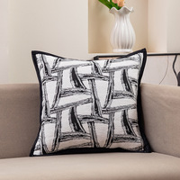 Housse de coussin jacquard noir et blanc, taie d'oreiller luxueuse pour lit, housse de coussin géométrique en chenille pour canapé