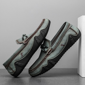 Nouveaux modèles de mocassins décontractés pour hommes en cuir microfibre faits à la main, tendance mode, <span class=keywords><strong>chaussures</strong></span> habillées légères avec semelle extérieure en caoutchouc pour l'été - Product Image 3