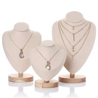 Nouveau logo personnalisé du fabricant en forme de cœur collier présentoir de luxe buste mannequin pour accessoire de bijouterie