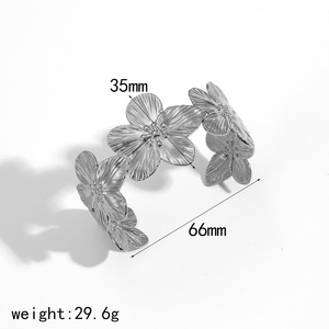 สร้อยข้อมือไทเทเนียมลายดอกไม้สำหรับผู้หญิง สีทอง 18K สีเงิน ของขวัญ เครื่องประดับ กำไลข้อมือแฟชั่น - Product Image 4