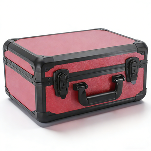 صندوق عرض وتخزين فاخر ثلاثي الصفوف باللون الأحمر من الألومنيوم المحمول لبطاقات التداول الرياضية المصنفة (NGC BGS)، حافظة مخصصة قابلة للتعديل - Product Image 1