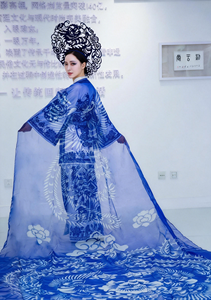 Gonna Haute Couture con Sciarpa Oversize Decorata, Patrimonio Culturale Immateriale Cinese, Porcellana Blu e Bianca, Capodanno Cinese, per Donna - Product Image 6