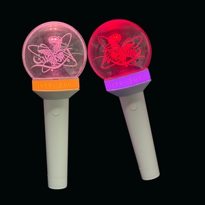 Bâton lumineux changeant de couleur, contrôlable par application, pour concerts et événements musicaux - Product Image 2