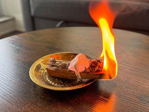 Набор благовоний из сандалового дерева и кипариса: креативный хрустальный букет, защита от сглаза, ароматерапия с натуральными ароматическими элементами и ломтиками апельсина - Product Image 6