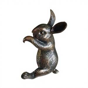 Escultura de conejo de bronce hecha a mano con técnica de fundición, artesanía en metal, figura de conejo de hierro fundido, decoración para el hogar y Pascua - Product Image 1