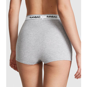 سروال داخلي قصير بخصر مرتفع ومرن مصنوع من مزيج القطن بتصميم مريح وشعار مخصص - Product Image 2