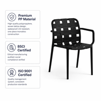 Chaise d'extérieur en plastique PP empilable avec accoudoirs, résistante aux UV, en rotin, pour jardin, restaurant, bistrot, terrasse – Vente en gros directe usine
