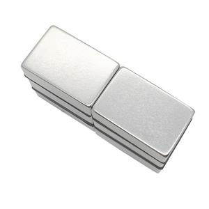 Aimants en néodyme Neocube 5 mm plaqués or N42 5 mm x 5 mm x 5 mm - Product Image 4