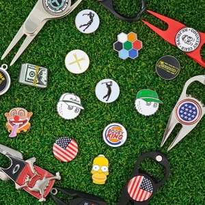 Juego al por mayor de herramientas para divots de golf con clip para gorra, marcador de bola de golf magnético y divertidos clips metálicos para gorra, personalizables con logotipo en blanco. - Product Image 1