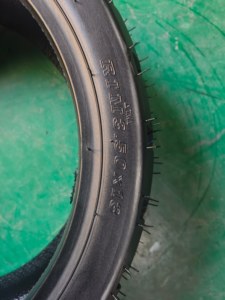 Vente directe d'usine de pneus de moto sans chambre à air de haute qualité de marque OEM neuves 130/60-13 - Product Image 4
