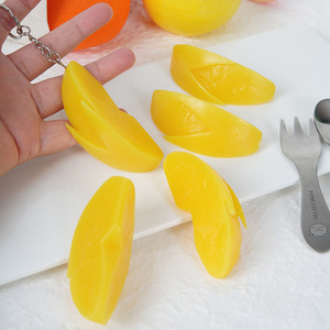 Envío directo: Llavero colgante de mango simulado de PVC, modelo de melocotón amarillo enlatado, divertido llavero de comida simulada. - Product Image 1