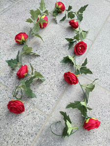Oferta Especial: Ramillete <span class=keywords><strong>de</strong></span> Rosas Artificiales Sharon Bar Glory, Jeanne Sunny, Mini Blue Rose Vine, con Aroma Floral y Champán - Product Image 4