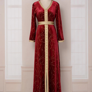 Abaya di Lusso in <span class=keywords><strong>Velluto</strong></span> <span class=keywords><strong>Bordeaux</strong></span> con Ricami Dorati, Traspirante, Fatta a Mano, a Maniche Lunghe, Stile Marocchino per Donne - Product Image 1