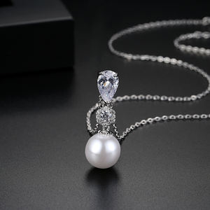 LUOTEEMI en forma de perla Zirconia cúbico boda colgante de collar para las mujeres novias con simulado blanco perla collar - Product Image 5