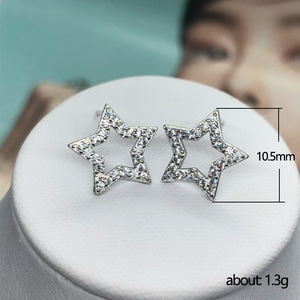 Orecchini a stella a cinque punte traforati da donna, accessori minimalisti geometrici per l'uso quotidiano - Product Image 4