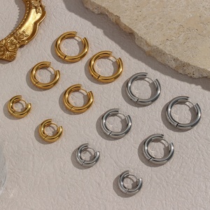 Boucles d'oreilles créoles épaisses en acier inoxydable plaqué or 18 carats, style minimaliste, collection Dreamshow, vente chaude, vente en gros - Product Image 1