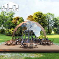 Dôme géodésique de glamping de 8 m avec entrée hexagonale pour suite de villégiature et hôtel Airbnb