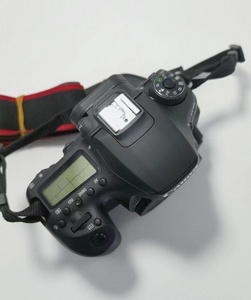 กล้อง DSLR มือสอง รุ่น EOS 90D ระบบ APS-C ถ่ายวิดีโอ 4K เซ็นเซอร์ CMOS รองรับ SD card ขายส่ง - Product Image 4