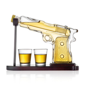 Vente en gros personnalisé pistolet whisky verre à décanter ensemble carafe liqueur bouteille conteneur distributeur whisky carafe avec verre à liqueur - Product Image 1
