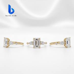 Bague de fiançailles personnalisée en or massif 14K 18K avec émeraude de laboratoire certifiée IGI VVS taille poire et diamant, bijoux de luxe - Product Image 4