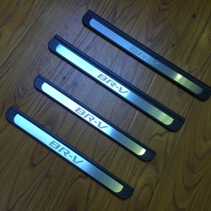 โรงงานขายส่ง KQD ขายดี คุณภาพสูง แผ่นกันรอยขอบประตูรถยนต์ พร้อมไฟ LED สำหรับ BR-V ปี 2017 ขึ้นไป - Product Image 5