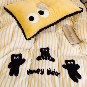 Geel Melk Fluwelen Handdoek Borduurwerk Huis Textiel High-End Laken Kinderen Beddengoed Set Leverancier - Product Image 4