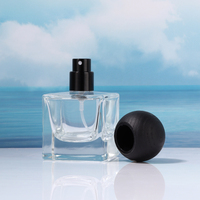 Flacon de parfum en verre carré de luxe de haute qualité, vente chaude, 30 ml, 50 ml, 100 ml, avec bouchon en bois