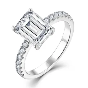 หรูหราโอชะ 925 เงินแหวนเพชรมรกตตัด Iced Out VVS Moissanite แหวนผู้หญิงงานแต่งงานเครื่องประดับ