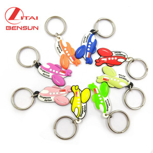 Porte-clés en PVC souple personnalisé en gros, légers, imprimés en sérigraphie, avec anneaux, en vrac - Product Image 1