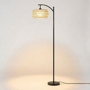 Lampadaire noir en rotin à brancher, design moderne avec interrupteur au pied et base stable - Product Image 1