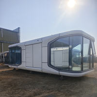 Maisonnette de luxe moderne en structure acier, portable, type caravane, écologique, installation facile pour appartement et cour.